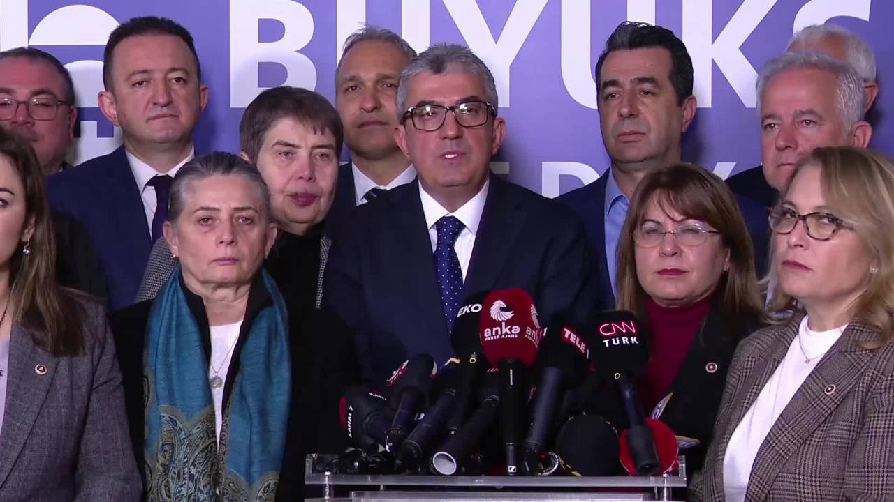 Ekrem İmamoğlu'na Gözaltı... Chp'li Günaydın Vatandaşları Saat 20.30'da Saraçhane Önünde Olmaya Çağırdı