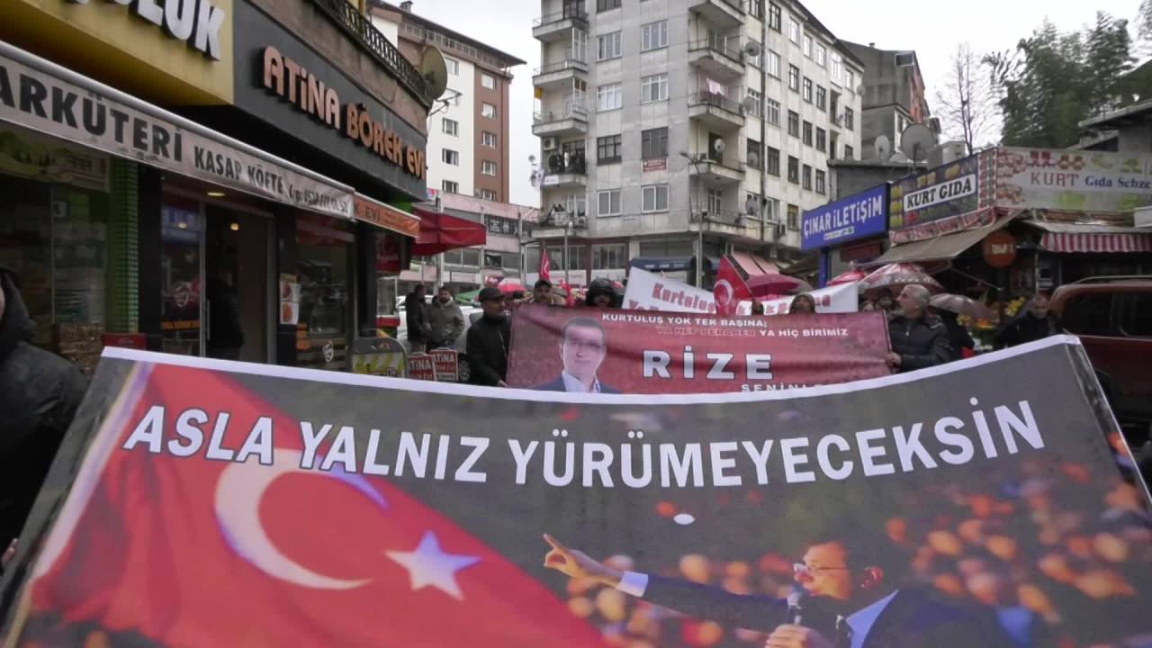 Rize Pazar'da, İstanbul Büyükşehir Belediye Başkanı İmamoğlu'nun Gözaltına Alınması Protesto Edildi