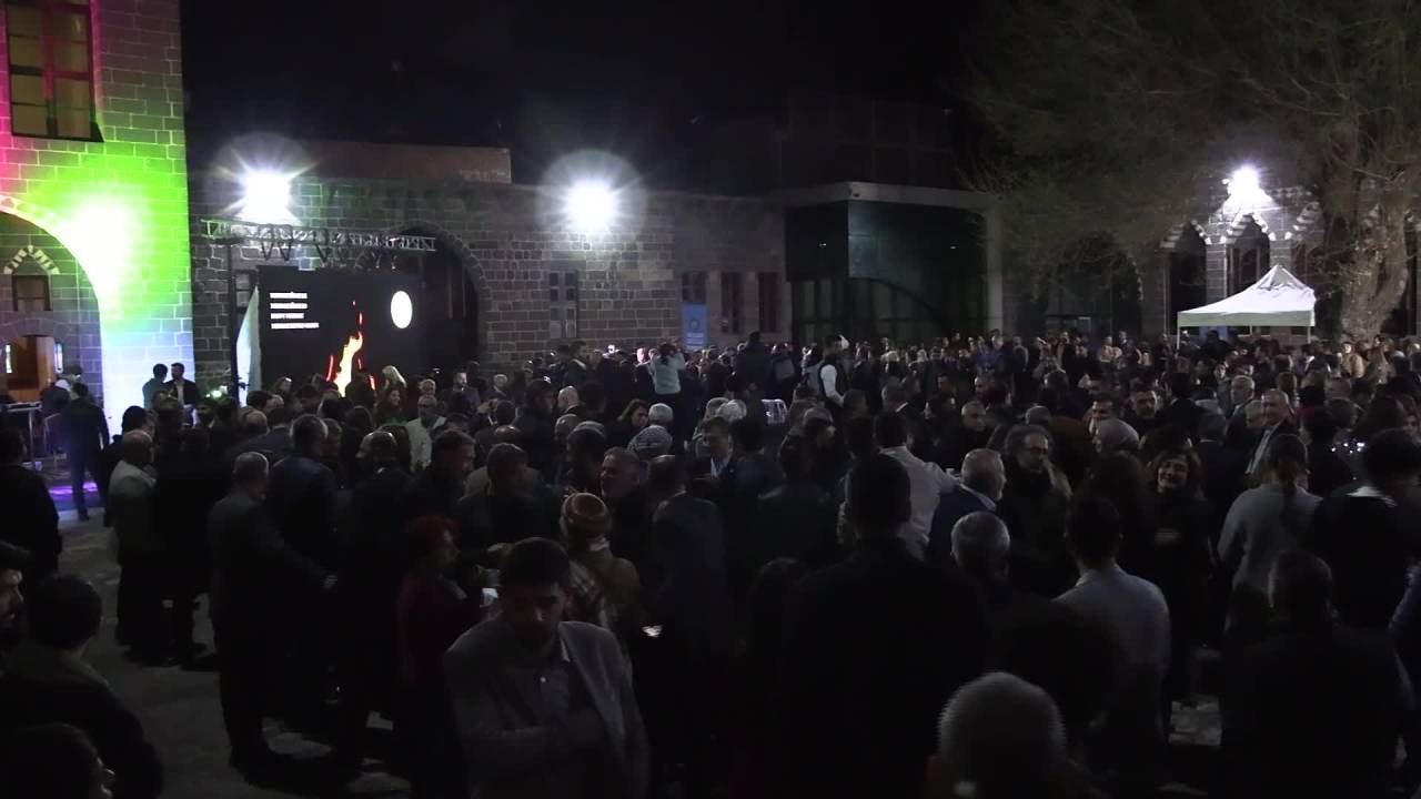 Diyarbakır Nevruz Resepsiyonuna Mesaj Gönderen Chp Genel Başkanı Özel: “Newroz Pîroz Be”