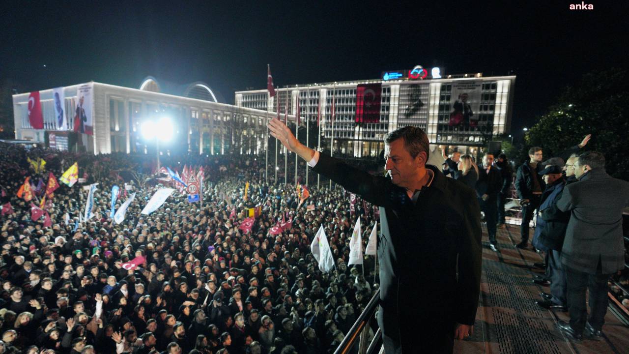 Özgür Özel'den Bakanlar Yerlikaya Ve Tunç'a: "Demokratik Biçimde, Yakıp Yıkmadan Sokaklar Bizimdir"