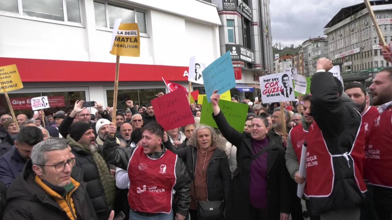 Cumhurbaşkanı Erdoğan'ın Memleketi Rize 'de Halk İmamoğlu İçin Ayakta