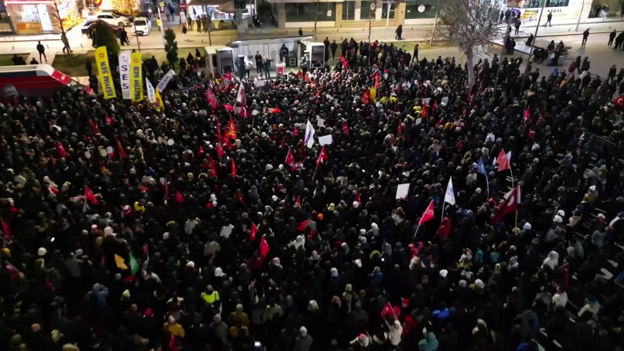 Çorum'dan Ekrem İmamoğlu'na Destek: "Sana Söz Yeni Baharlar Gelecek"