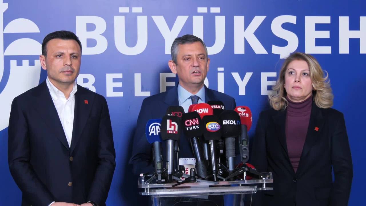 Özgür Özel: “Bu Gece Her Yerde Olabiliriz: Çağlayan’sa Çağlayan, Vatan’sa Vatan, Çok Kötülük Olursa Taksim”