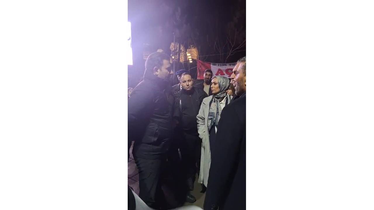 Cumhurbaşkanı Adayı Ön Seçimi İçin Muş'ta Bulunan Chp Heyetinin Yürüyüşüne Polis Engeli