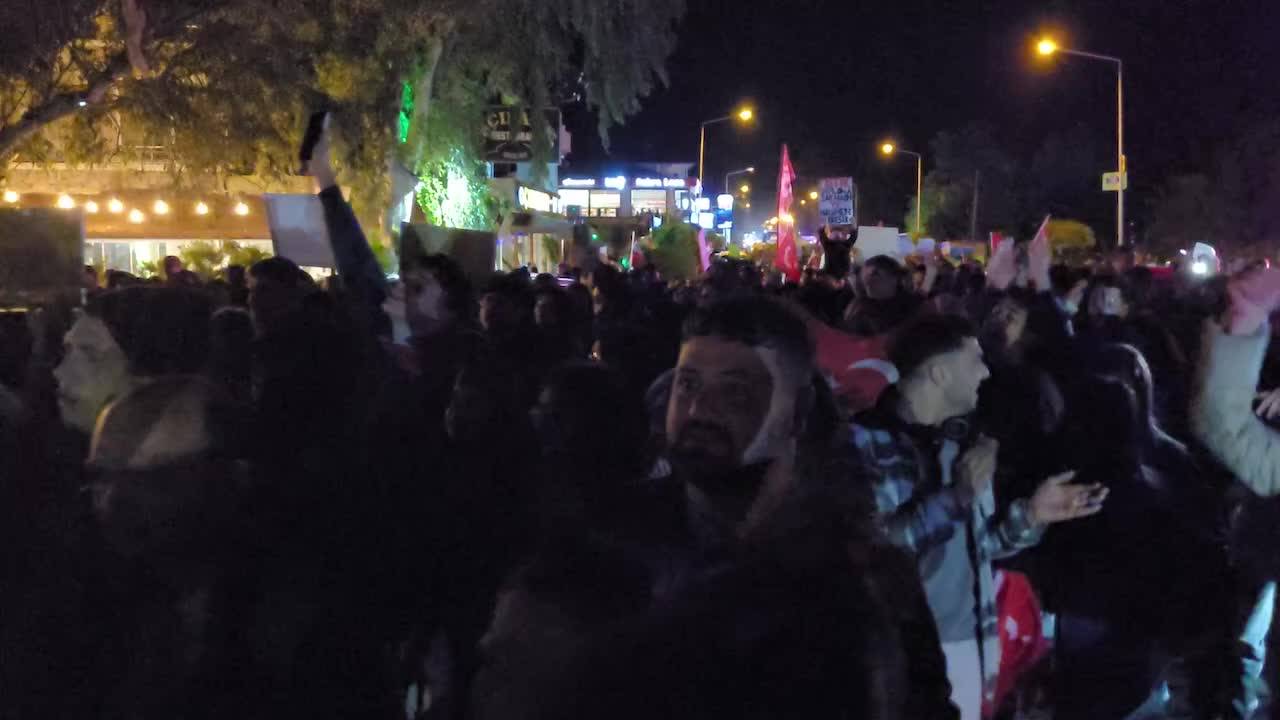 Samandağlılar Ekrem İmamoğlu İçin Yürüdü: Faşizme Karşı Omuz Omuza