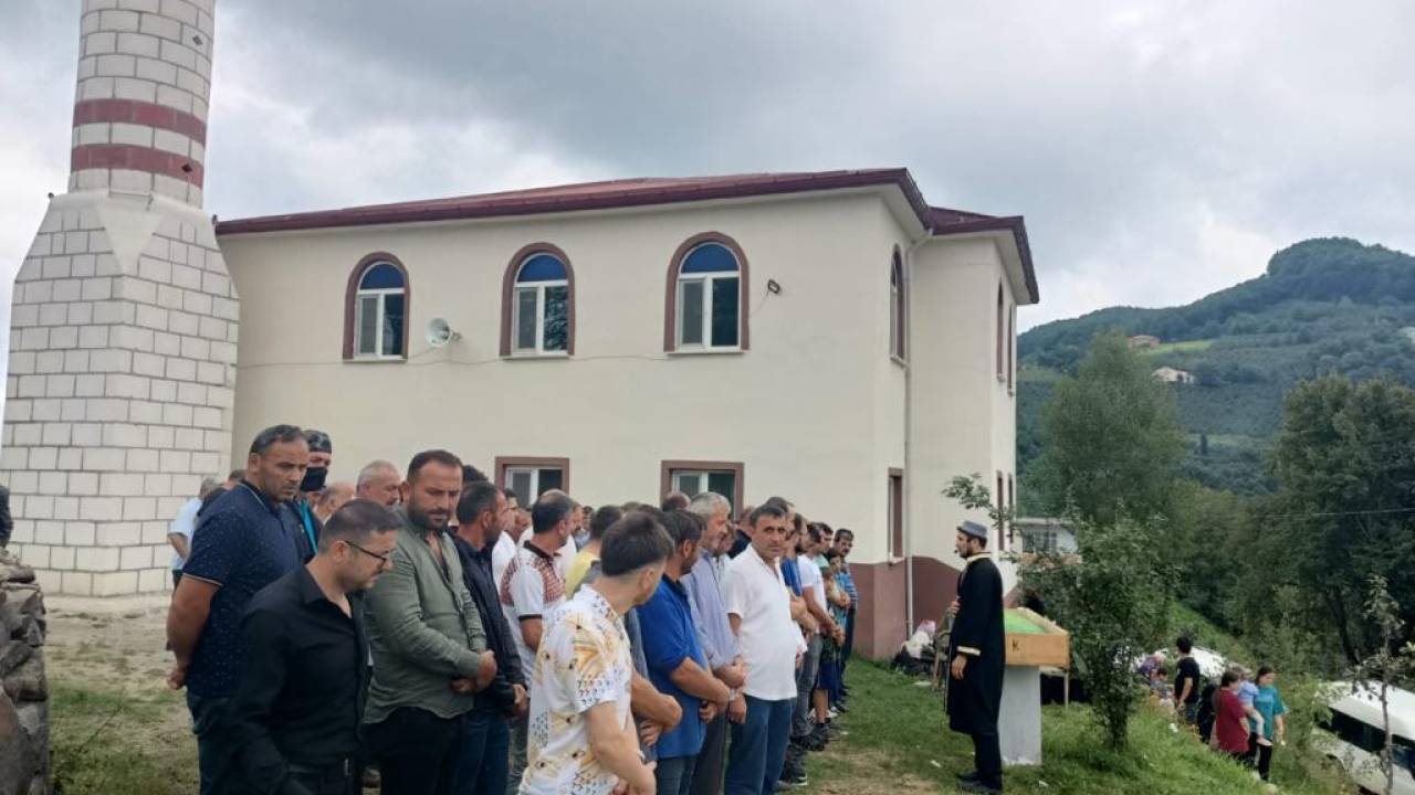 Ordu'daki Kazada Ölen 2 Fındık İşçisi Toprağa Verildi, Minibüs Sürücüsü Tutuklandı