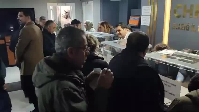 Chp Cumhurbaşkanı Adaylığı Önseçimi... Elazığlı Genç: "Ben Parti Üyesi Değilim Ama Olmaya Geldim"