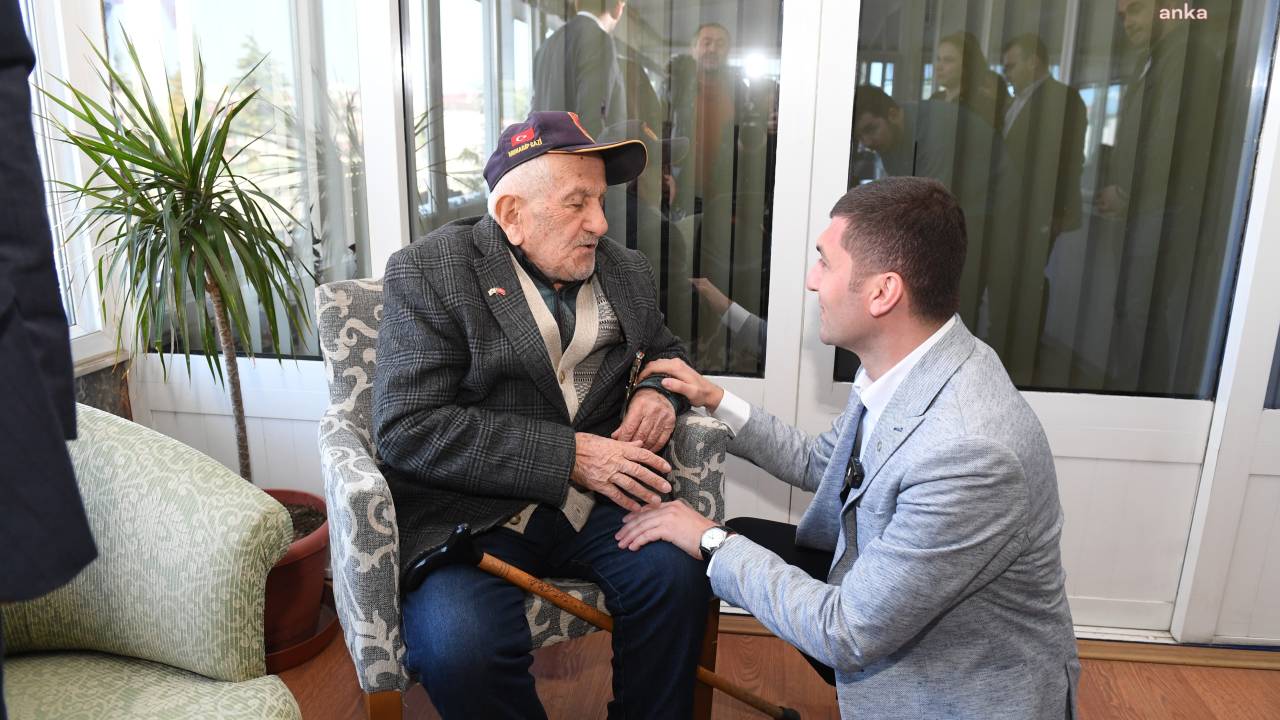 Ordu'da, 99 Yaşındaki Kore Gazisi Çalışkan Chp'ye Üye Oldu