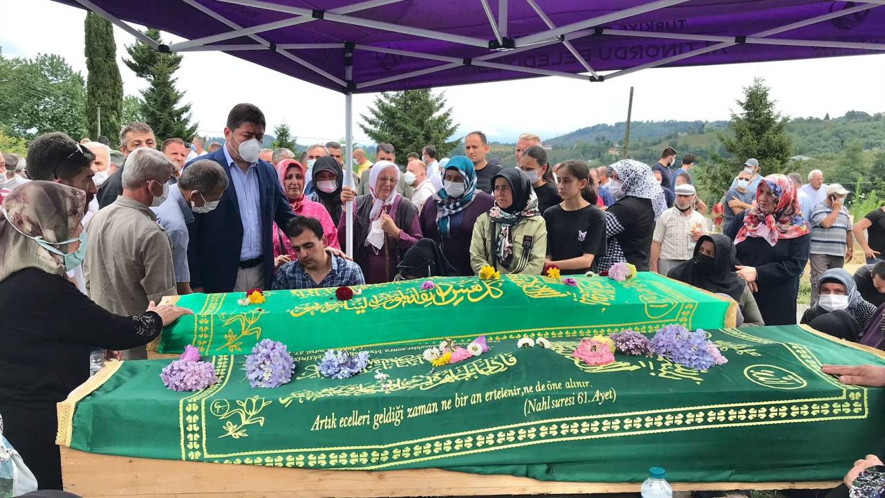 Ordu'da Tüneldeki Kazada Ölen Baba-oğul, Toprağa Verildi