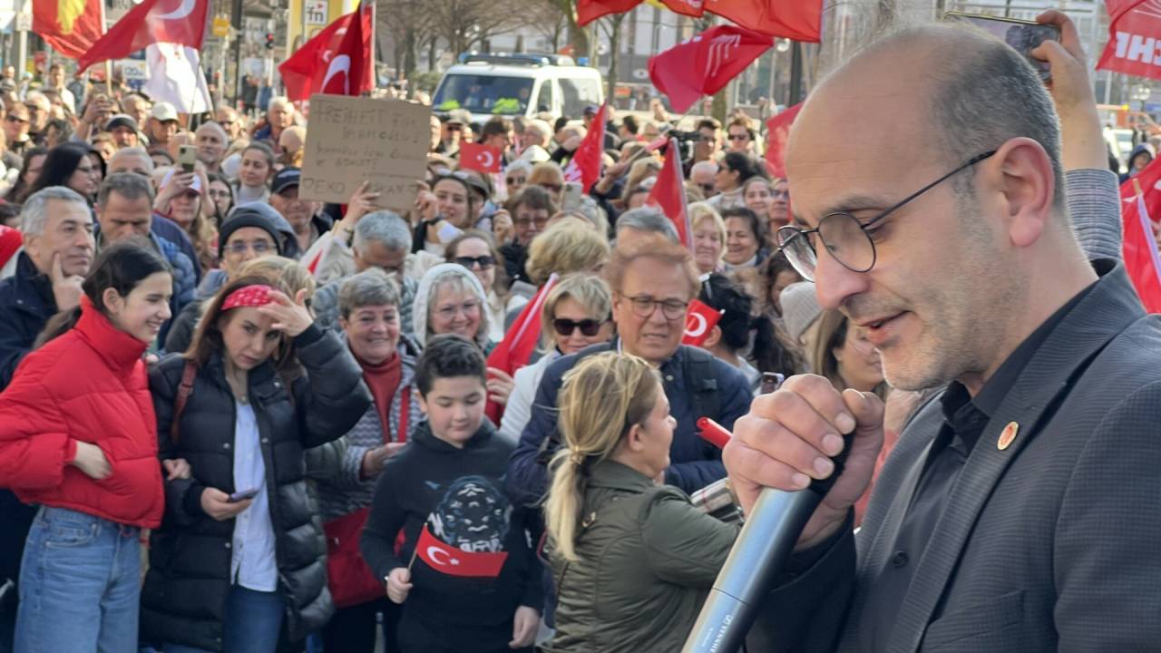 Hannover Chp Birliği Demokrasi Ve Adalet İçin Miting Düzenledi