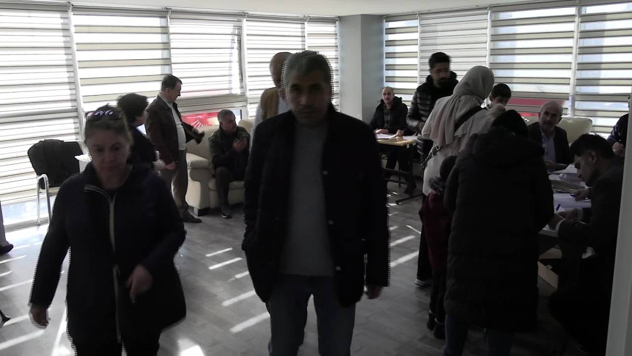 Chp'nin Cumhurbaşkanlığı Adaylığı Ön Seçiminde Diyarbakır’da 28 Bin Kişi Sandık Başına Gitti