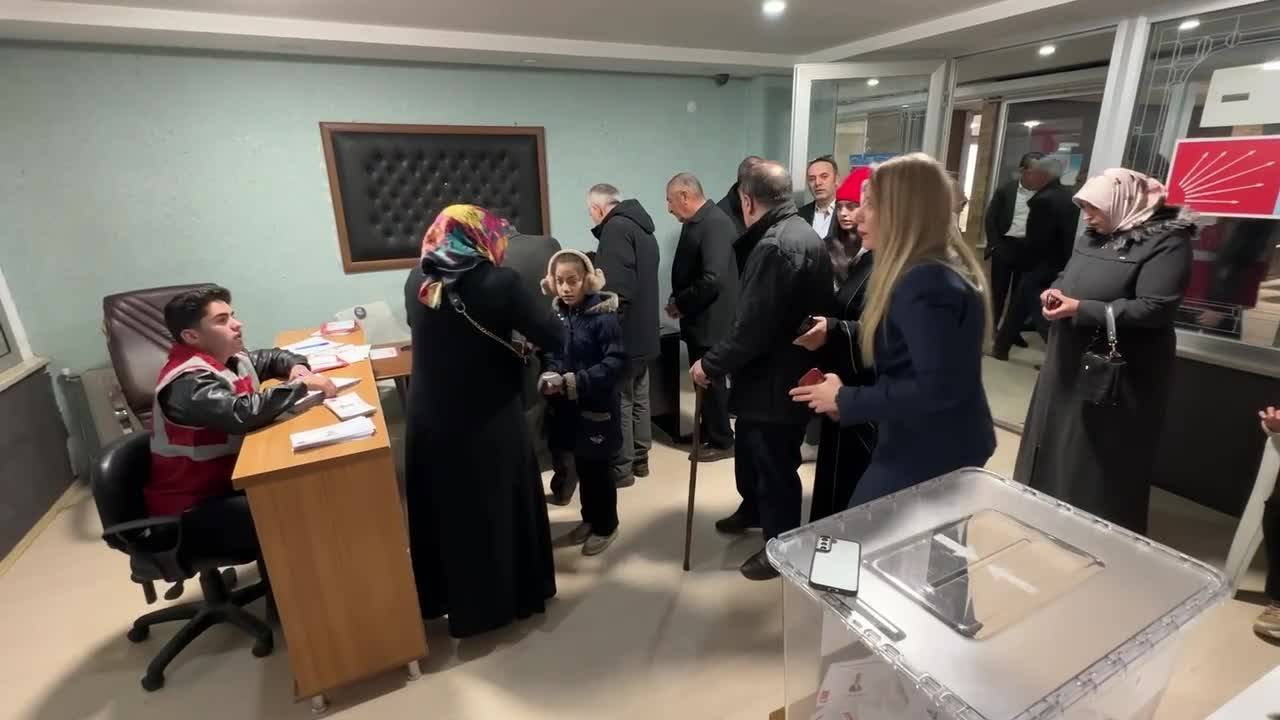 Chp Van İl Başkanı Bedirhanoğlu: "Bugün Van’da 15 Bine Yakın İnsan Oy Kullandı"