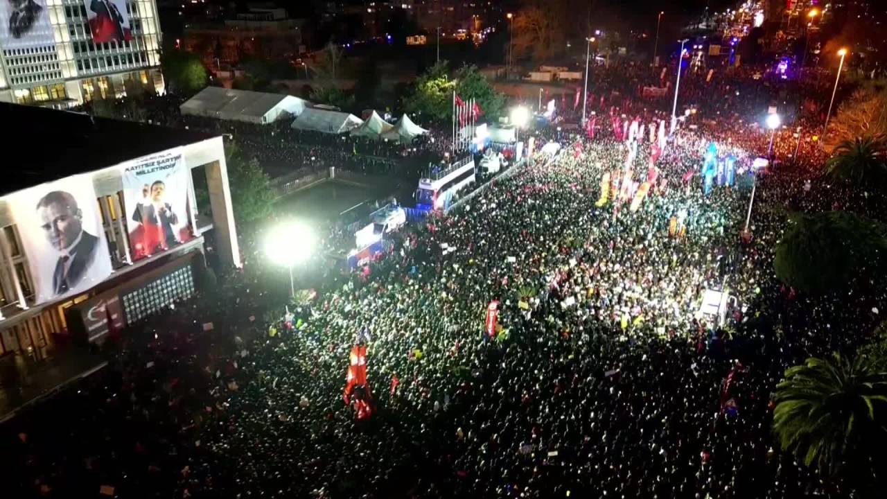 Özgür Özel Saraçhane’de: Ekrem İmamoğlu’nun Aldığı Oy 14 Milyon 850 Binin Üzerindedir