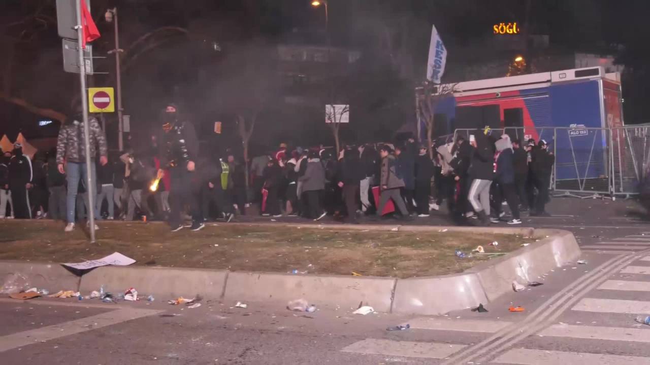 Saraçhane'de Yurttaşlar Dağılırken Polis Müdahalesi Geldi