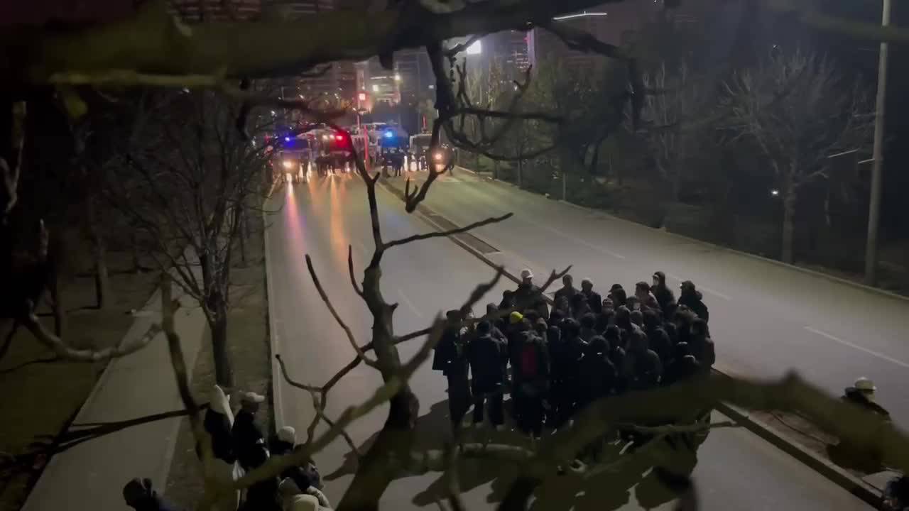 Odtü'lü Öğrenciler Ve Polis Arasında Anlaşma: Çevik Kuvvet Ve Toma’lar Okul Girişinden Ayrılacak