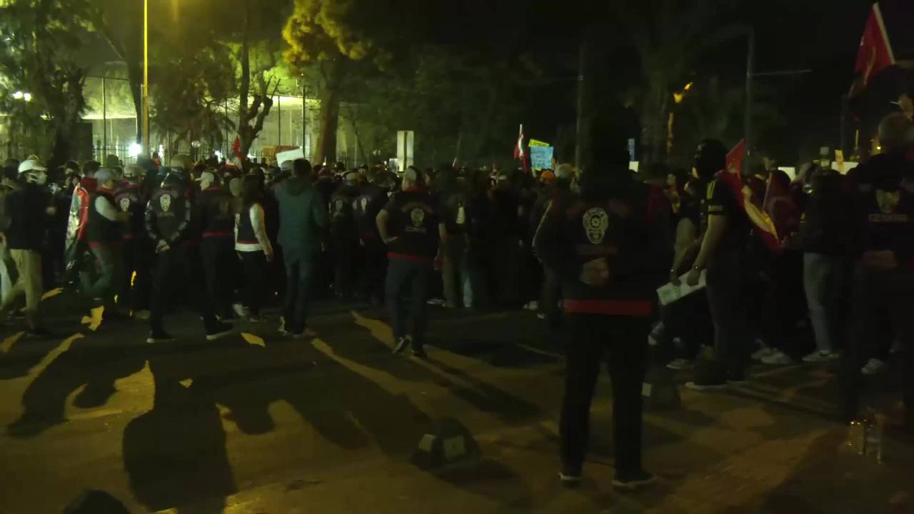 İzmir’de Eylem Yapmak İsteyenlere Polisten Toma’lı Müdahale