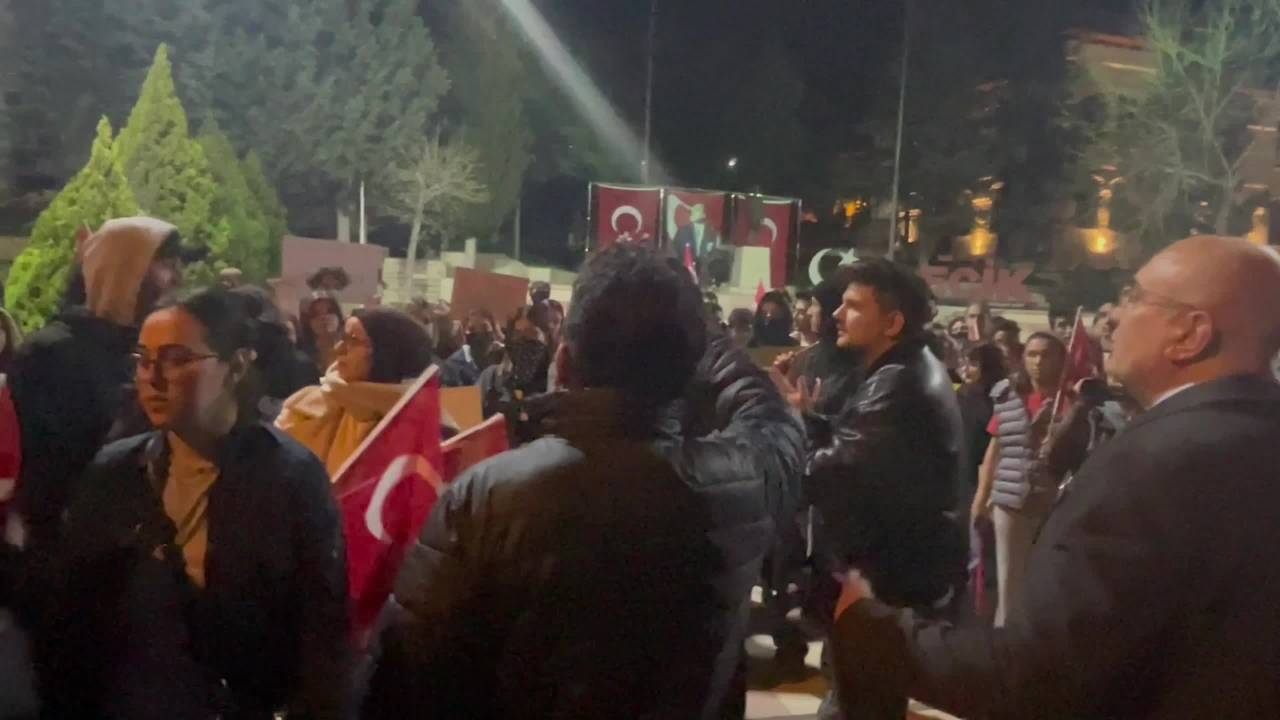 Bilecik’te Üniversite Öğrencileri, İmamoğlu İçin Yürüdü