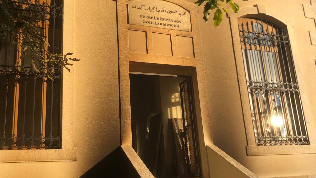 (geniş Haber)fatih'te Tarihi Camide Yangın