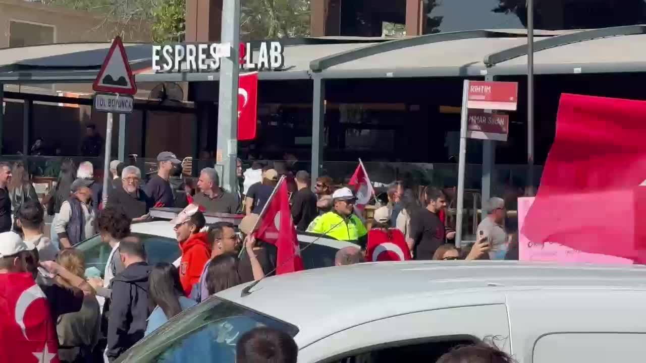 Maltepe'de Espresso Lab'a Polis Koruması