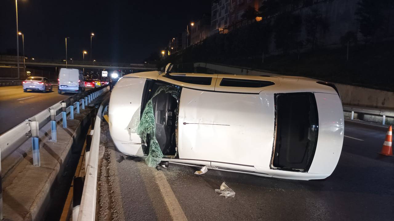 Kağıthane'de Otomobil Takla Attı: 2 Yaralı