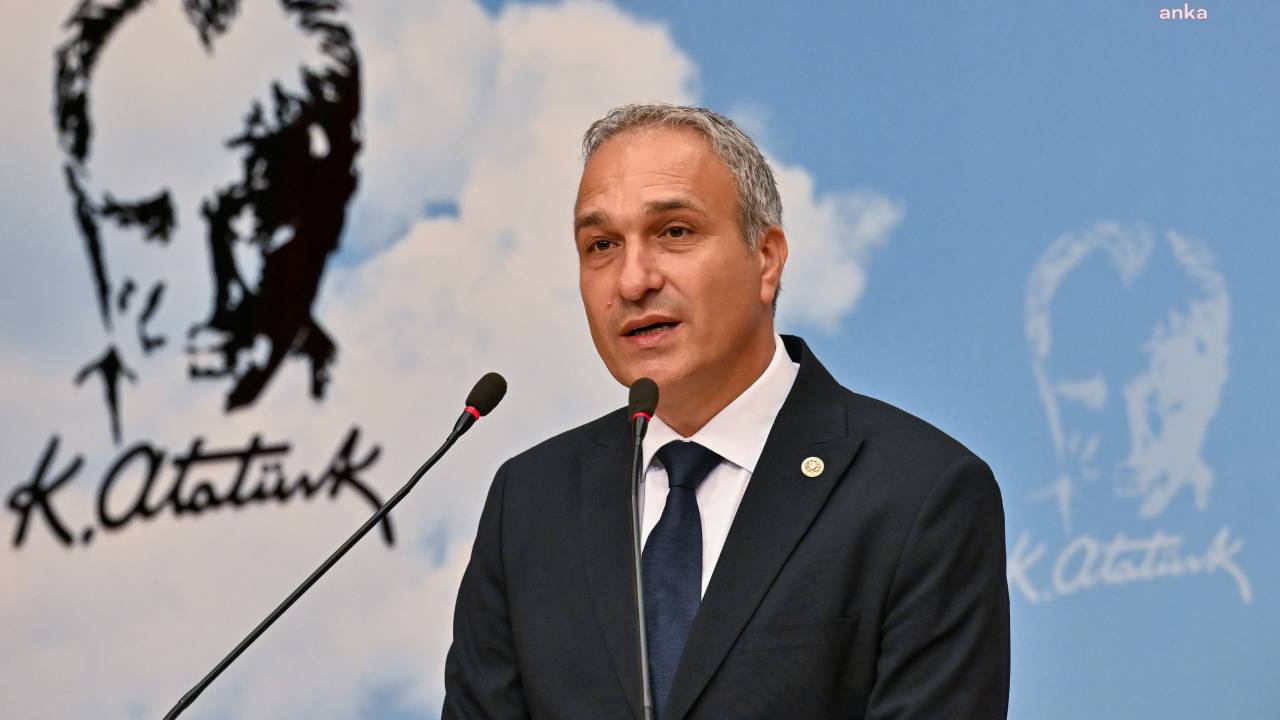 Chp'li Özçağdaş'tan, Atatürk'ün Gençliğe Hitabesi'ni Okuyan Gençlere Verilen Cezaya Tepki
