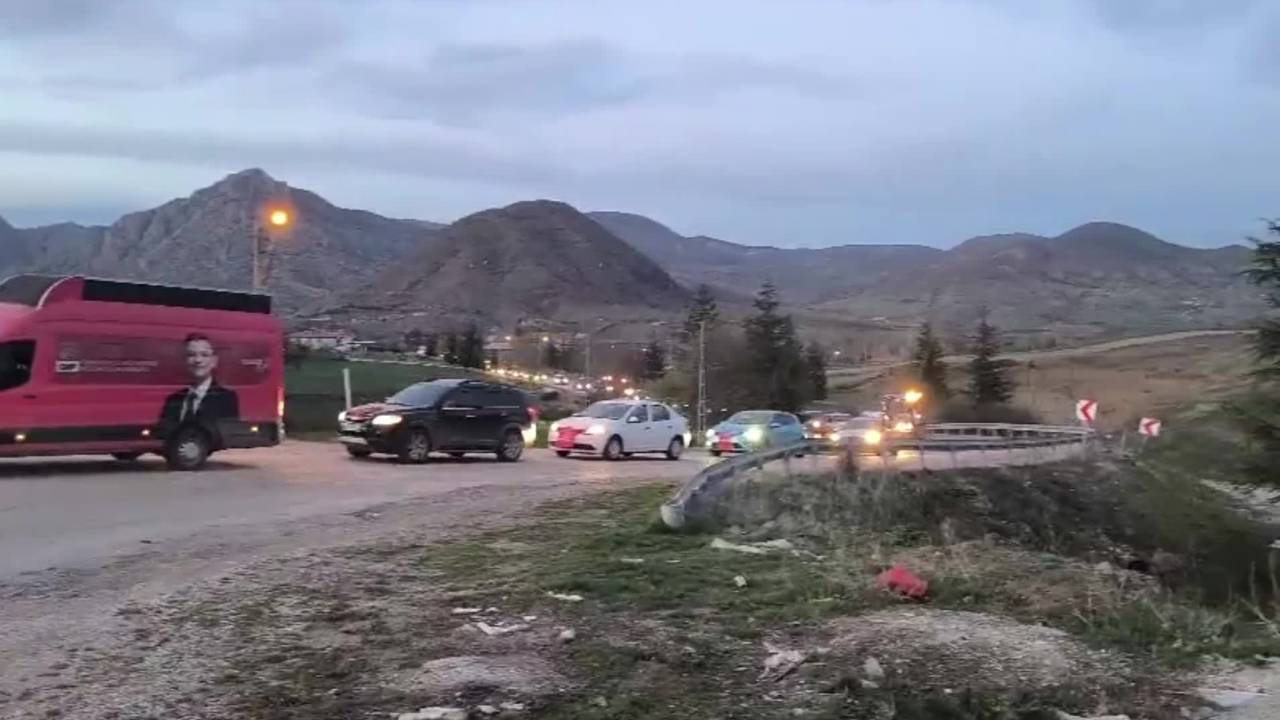 Yozgat Çiftçisi, İmamoğlu’na Destek İçin Traktörleriyle Sokağa İndi