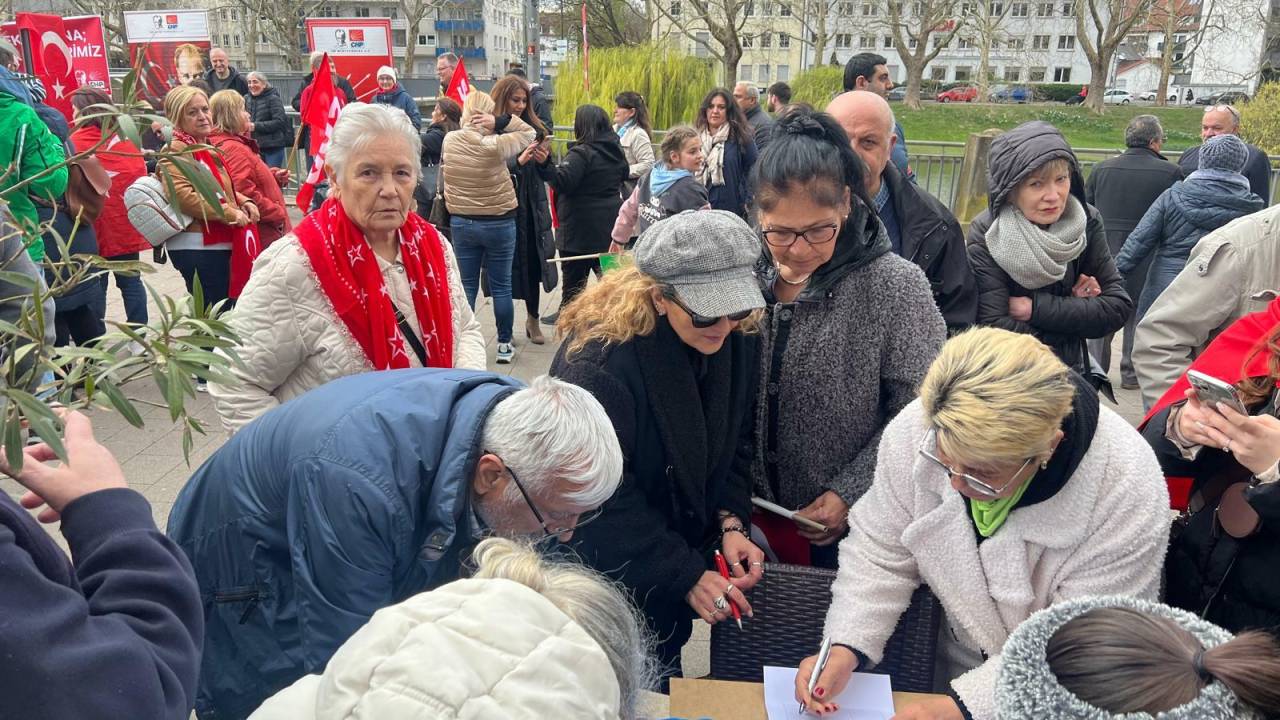 Chp Württemberg Birliği’nden İmamoğlu İçin Başlatılan İmza Kampanyasına Destek