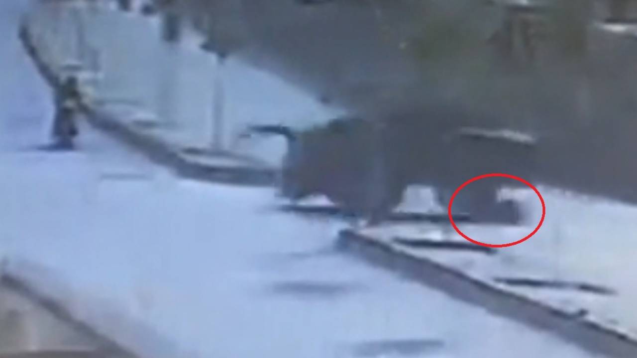 Motosiklete Çarpan Traktör, Sürücünün Üzerinden Geçti; Kaza Anı Kamerada