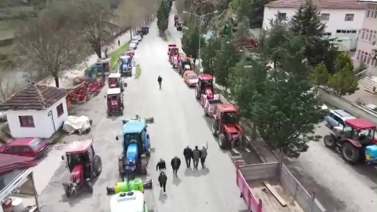 Yozgat’ta Köylüler, Ekrem İmamoğlu İçin Bir Kez Daha Traktörleriyle Alana İndi