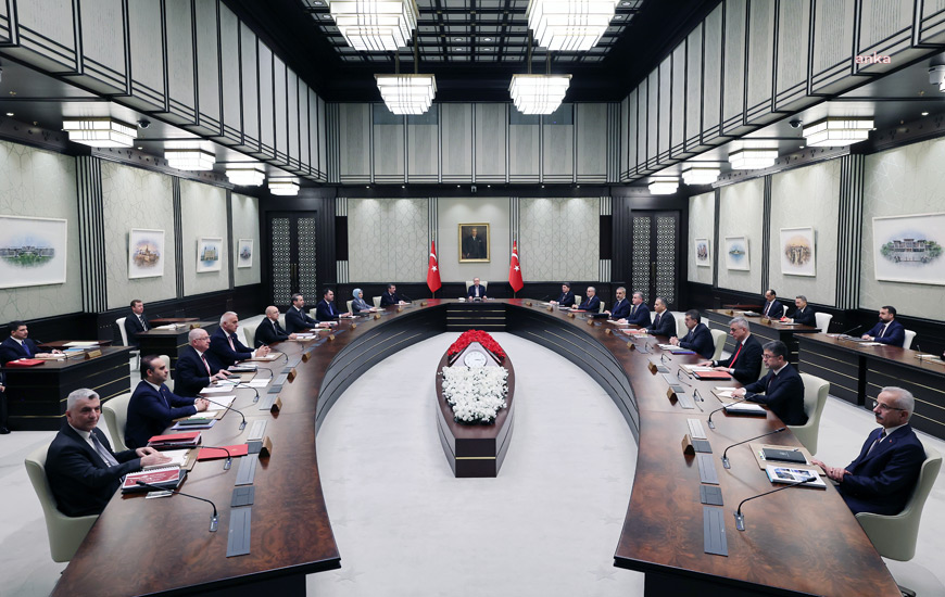 Bakanlardan, Chp Genel Başkanı Özel'e "Cunta" Tepkisi