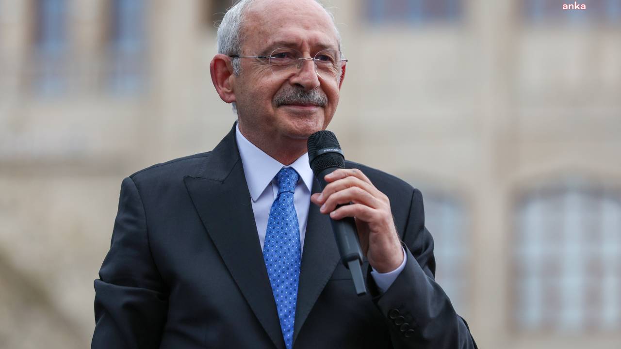 Kemal Kılıçdaroğlu, Chp Genel Başkanlığı'na Yeniden Seçilen Özgür Özel'i Tebrik Etti