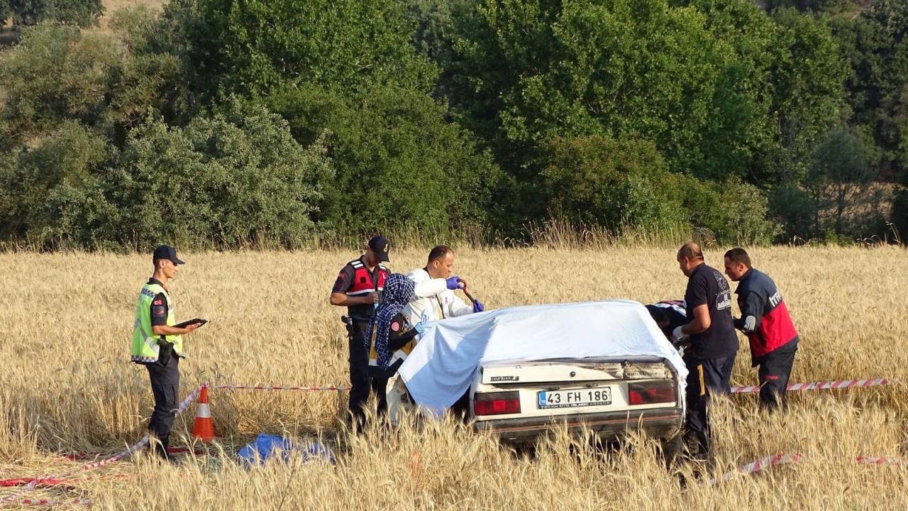 Tarlaya Savrulup, Yanan Otomobilde Can Verdi