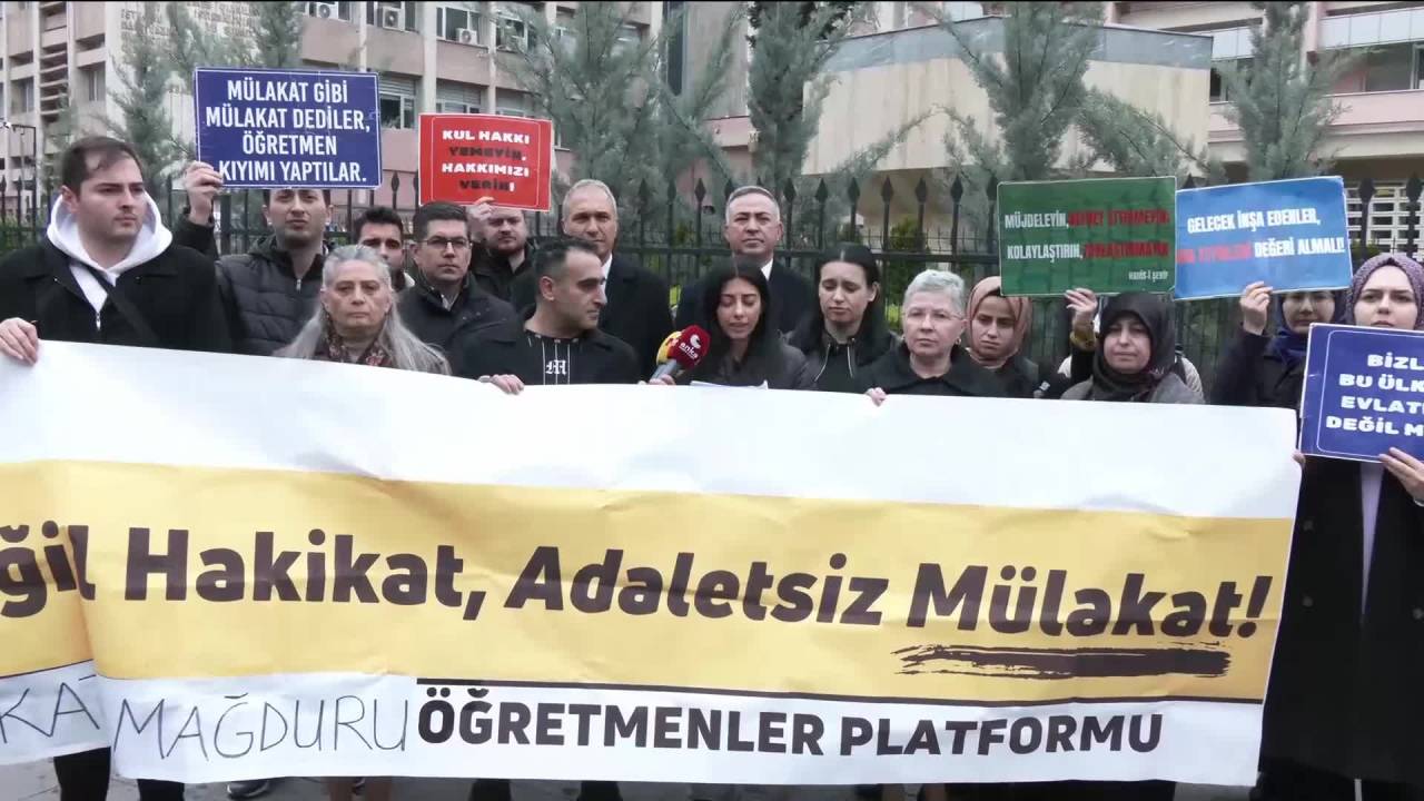 "Mülakat Mağduru" Öğretmen Adayları Meb Önünde Açıklama Yaptı