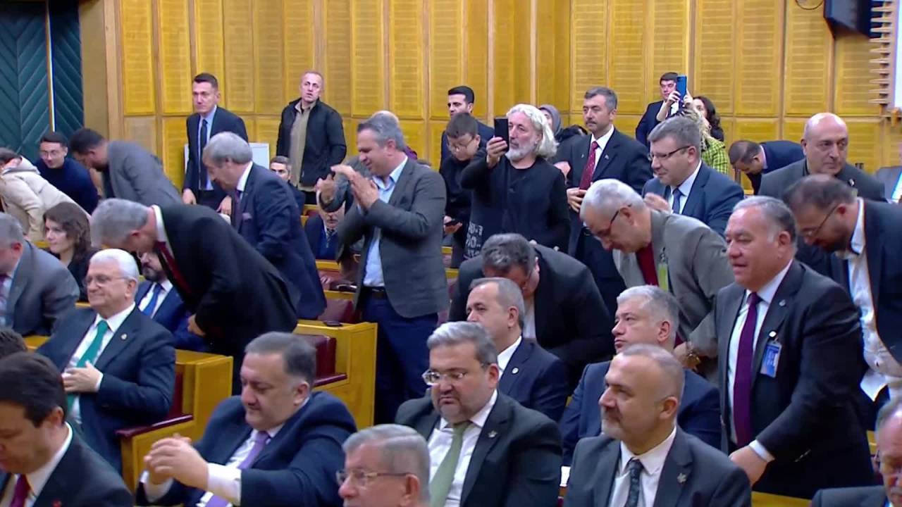 Yeni Yol Grup Toplantısı… Ali Babacan: “İktidar Gençlere, Ana Babalara Meydan Okuma Yeri Değildir”