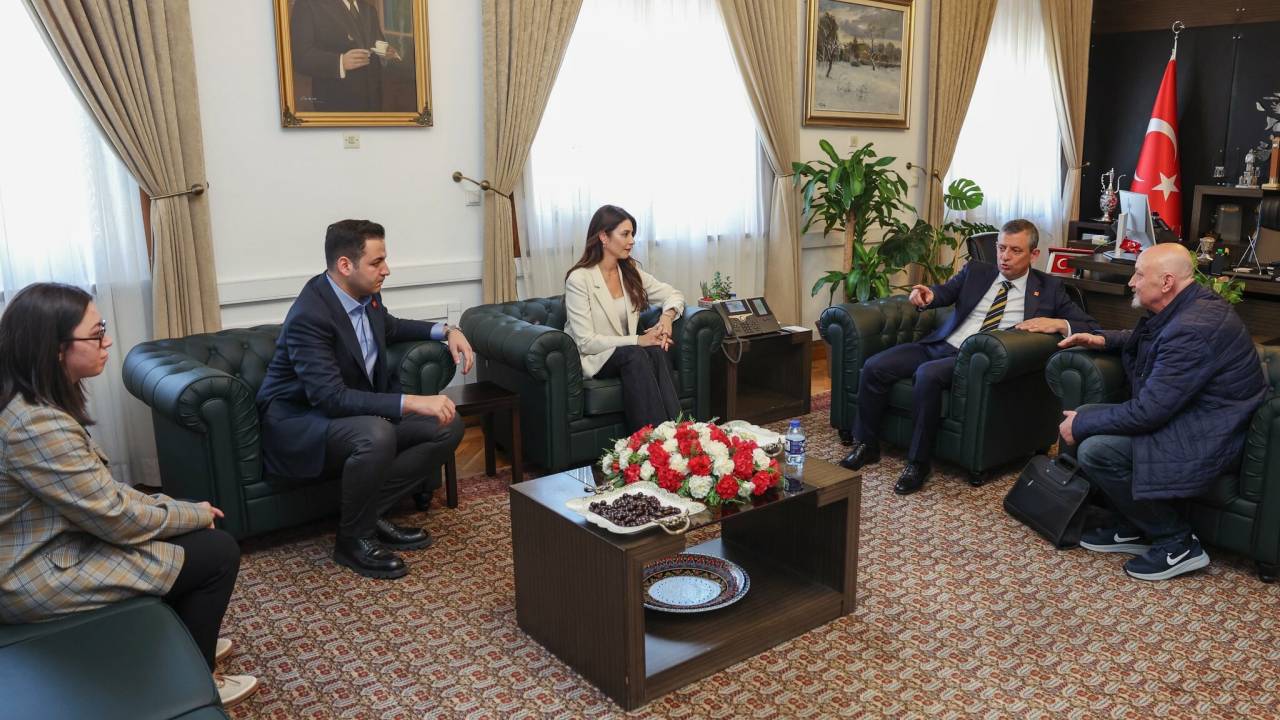 Chp Lideri Özel, 16 Yaşında Staj Yaparken Hayatını Kaybeden Burak Oğraş'ın Ailesiyle Görüştü