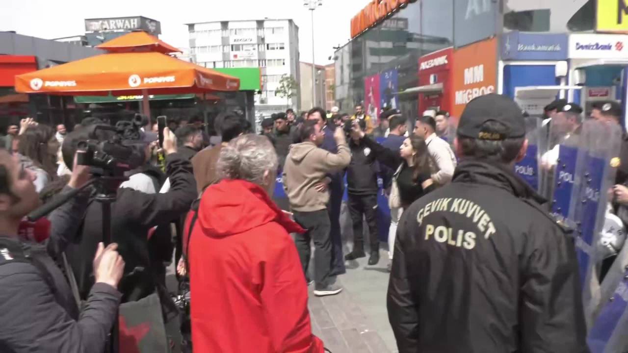 Chp İstanbul İl Başkanı Özgür Çelik: "Gazeteciler, Avukatlar Ve Öğrenciler Yargılanıyor"