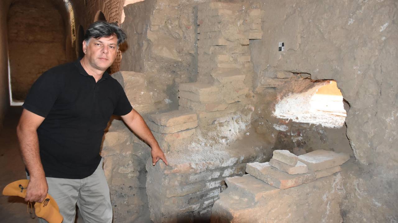 Metropolis Antik Kenti'ndeki Hamamın 'kazan Dairesi' Gün Yüzüne Çıkarıldı