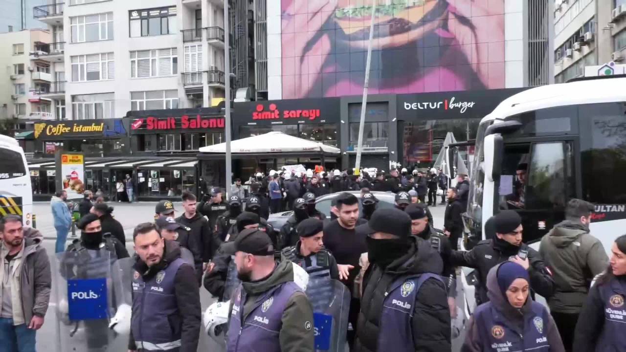 Taksim’e Yürümek İsteyen Gençlere Sert Müdahale