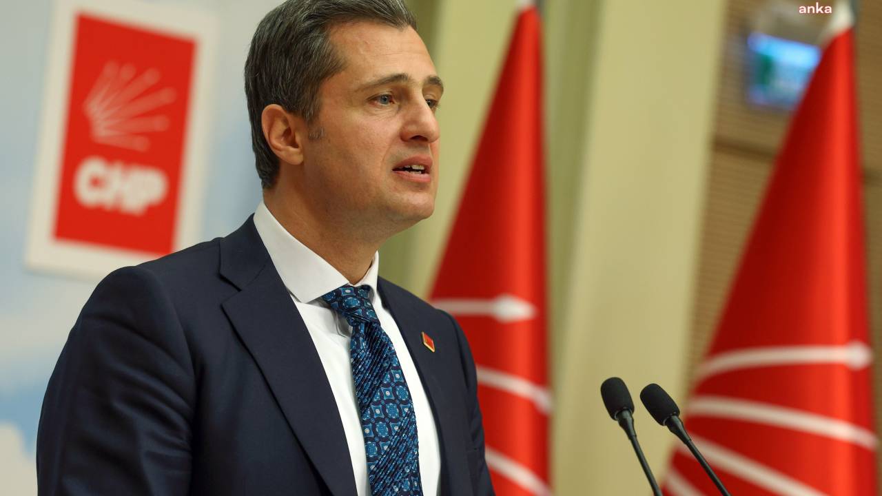Deniz Yücel'den Bakan Yerlikaya'ya Otobüs Tepkisi: "Görev Tanımınızda Montajcılık Mı Var?"
