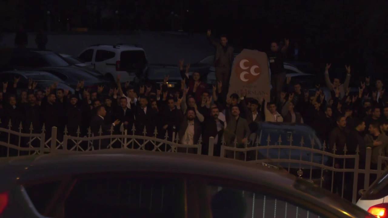 İyi Partili Ayyüce Türkeş Babası Alparslan Türkeş'in Kabrini Ziyaret Etti, Ekibi Saldırıya Uğradı
