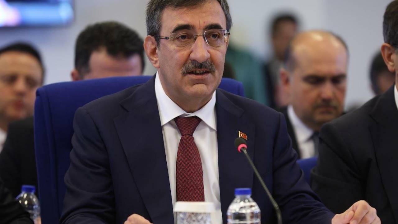 Özgür Özel'e Fiziksel Saldırı... Cevdet Yılmaz: "Özgür Özel'e Yapılan Saldırıyı Şiddetle Kınıyorum"