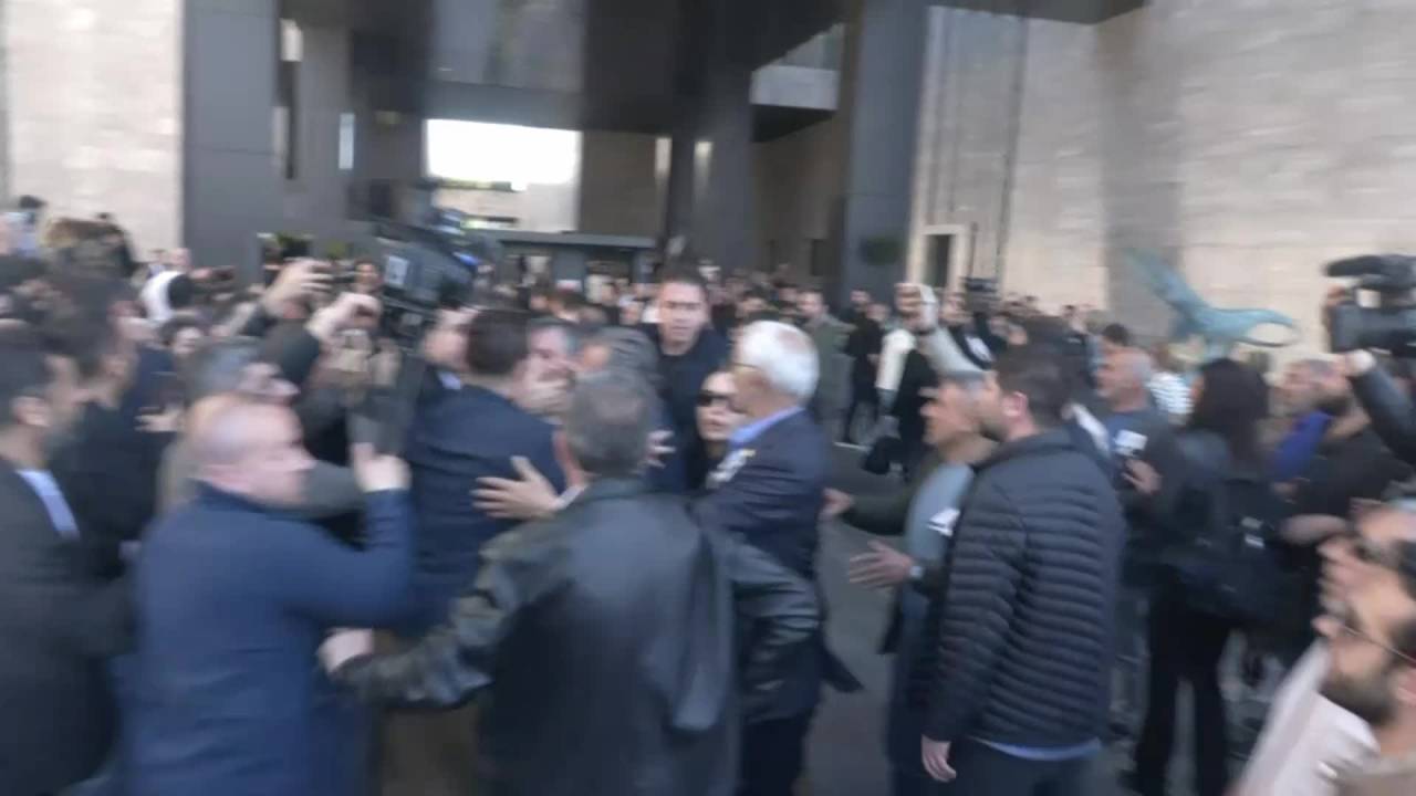 Chp Genel Başkanı Özgür Özel'e Fiziksel Saldırı... Saldırganın Daha Önce 2 Çocuğunu Öldürdüğü Ortaya Çıktı