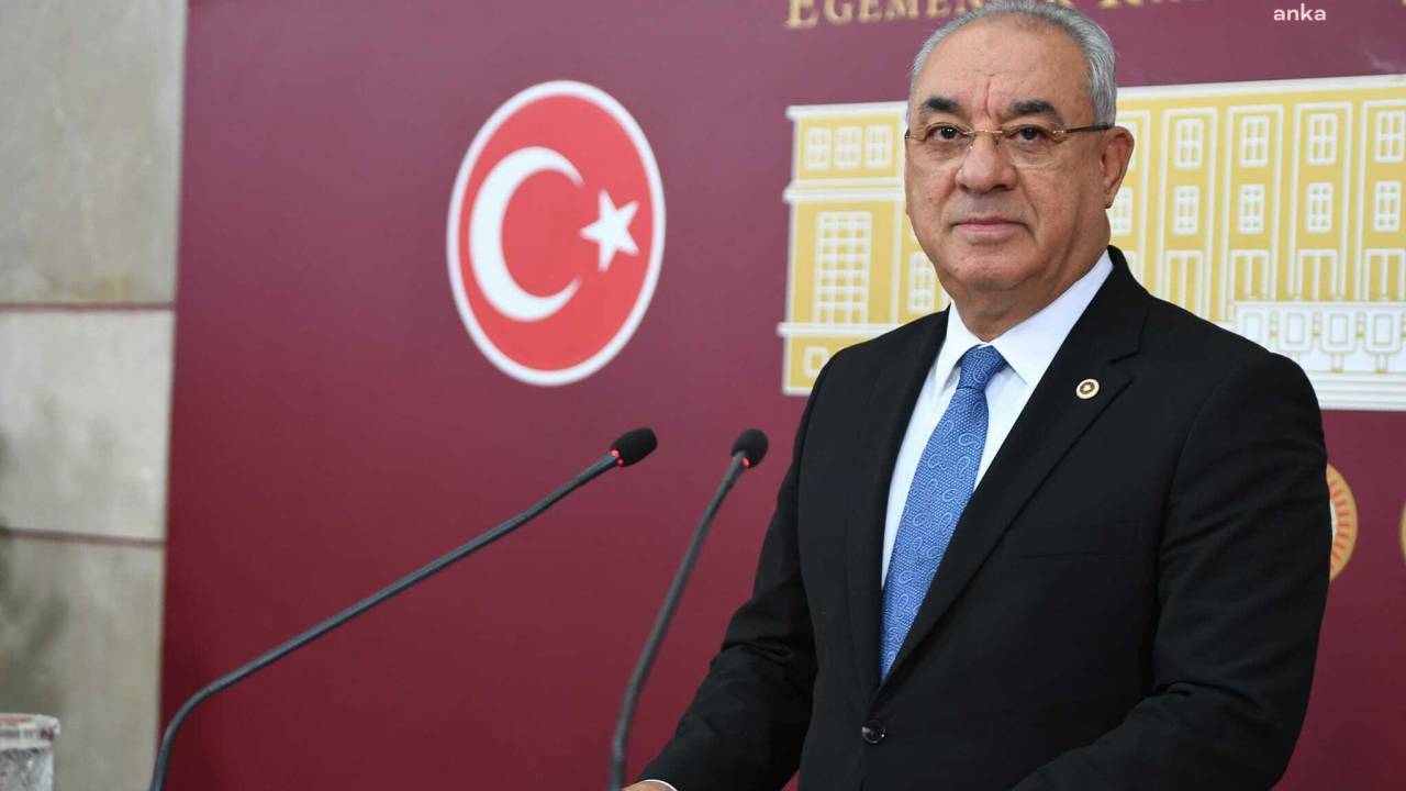 Özgür Özel'e Fiziksel Saldırı... Dsp Genel Başkanı Önder Aksakal: Bu Alçakça Saldırıyı Şiddetle Kınıyorum