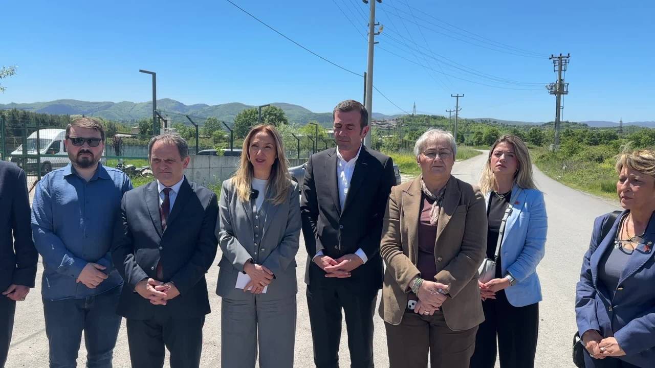 Aylin Nazlıaka, Sakarya'da Otizmli Bir Çocuğun Bakanlığa Bağlı  Kurumda Hayatını Kaybetmesine Tepki Gösterdi