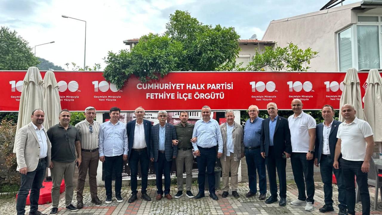 Özgür Özel'e Fiziksel Saldırı... Muğla'daki Chp İlçe Başkanları Saldırıyı Kınadı