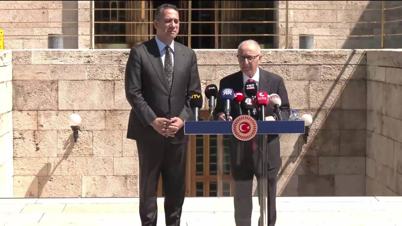 Hikmet Çetin: “Ekrem İmamoğlu'nun Tutuksuz Yargılanmasını Öneriyoruz"