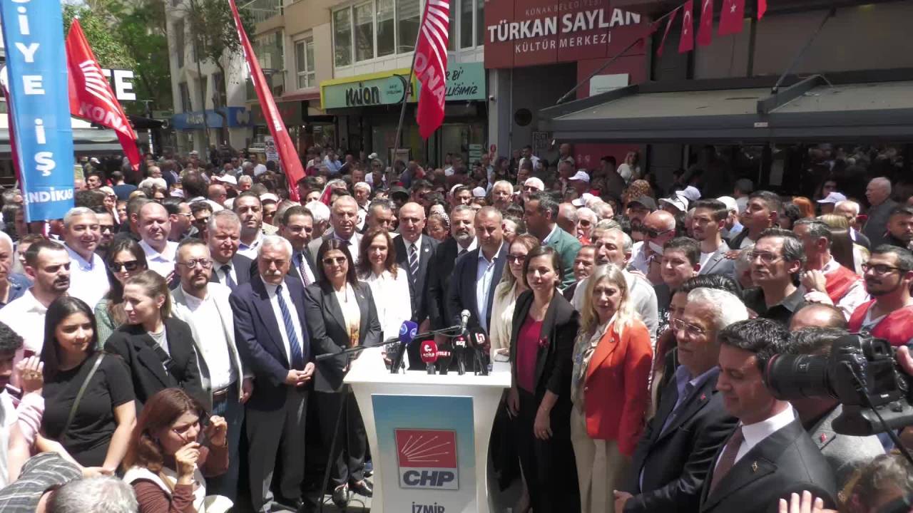 Chp Lideri Özel’e Yapılan Saldırı İzmir'de Protesto Edildi