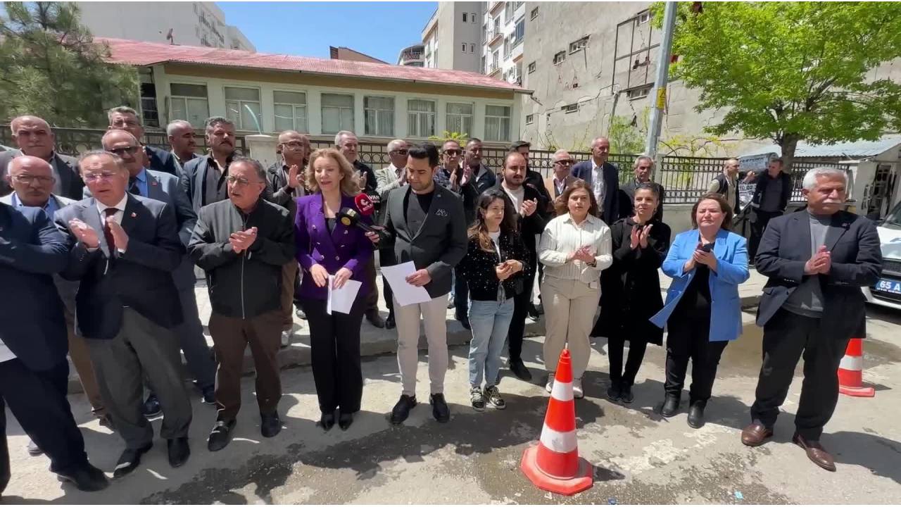 Chp Van İl Başkanlığı'ndan, Özgür Özel'e Yönelik Fiziksel Saldırıya Tepki