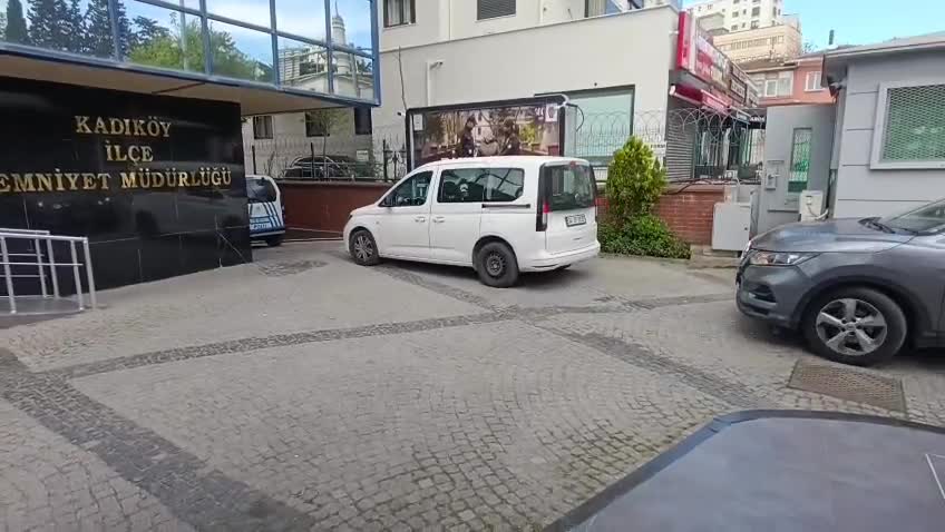 Kadıköy'de, Chp Standı Yakınında Bir Çocuğa Yönelik Saldırıyla İlgili 3 Kişi Gözaltına Alındı