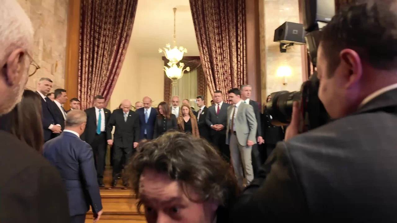 Tbmm'de Sırrı Süreyya Önder İçin Taziye... Devlet Bahçeli, Sırrı Süreyya Önder'in Taziyesine Katıldı